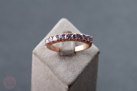  bezaubernder Memory Ring  mit je nach Lichteinfall lila oder  hellblauen Kristallen  925 Silber mattiert und  neu mit 18k Roségold plattiert (20 Milliém), Ringgröße 55, Unikatschmuck München, Vintage Schmuck refurbished 