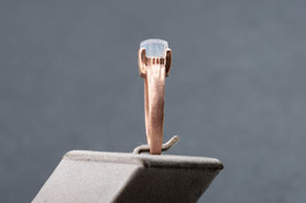 Ring mit qudratischem Regenbogen Mondstein Cabochon, 925 Silber mit 18k Rosegold plattiert, Vintage Ring überarbeitet, Rotgold, mishmish Unikatschmuck, Ring Rotgold, Vintage Ring, Rotgold, Schmuck lokal München, Vintage Schmuck, nachhaltiger Schmuck