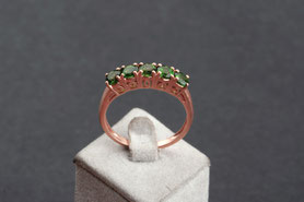 Ring mit grünen Steinen, Ring mit Turmalin grün, Ring topas grün, Ring facettiert, Ring Smaragd Rotgold, antiker Ring Stein grün,  mishmish Unikatschmuck, Ring Rotgold, Vintage Ring, Roségold, Schmuck lokal München, Vintage Schmuck, nachhaltiger Schmuck, 