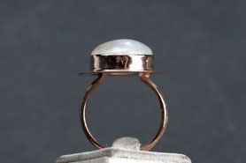 Vintage Ring mit Regenbogen Mondstein Cabochon, Cocktailring, 925 silber mit 18k rotgold plattiert, mishmish Unikatschmuck, Vintage Ring, Rotgold, Vintage Schmuck, nachhaltiger Schmuck, sustainable jewelry