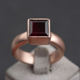Vintage Ring Granat, böhmisch Granat quadratisch, mishmish Unikatschmuck, Vintage überarbeitet, refurbished Schmuck