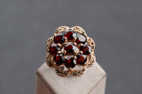 Vintage Granatring, Markasite, Ring Granat Roségold, mishmish Unikatschmuck, Vintage Ring, Rotgold, Vintage Schmuck, nachhaltiger Schmuck, sustainable jewelry, Schmuck aus Deutschland, Ring Silber, antiker Ring, Ring mit dunkelrotem Stein, refurbished