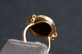 Art Déco Vintage Ring Onyx, schwarz, Solitaire Ring, Silber mit Gelbgold plattiert, Cabochon rund, mishmish