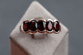 Ring mit 5 ovalen, facettierten Granatsteinen  925 Silber,   mit 18k Roségold plattiert (20 Milliém), Ringgröße 56,     Vintage Ring, mishmish Unikatschmuck, Ring Rotgold, Schmuck lokal München, Vintage Schmuck, nachhaltiger Schmuck, Schmuck upcycling