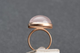 Ring Rosenquarz, nude, Roségold, mishmish Unikatschmuck, Vintage Ring, Rotgold, Schmuck aus Deutschland, Ring Silber, Cabochon, Rosenquarz Schmuck, großer Ring, Cocktailring Rosenquarz