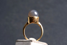Vintage Ring Mondstein, Kugel grau, Gelbgold, silber, fairer Schmuck, nachhaltig, Schmuck aus München