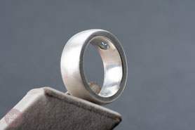 Bandring mit blauem Topas, 925 Silber neu plattiert mit 999 Feinsilber, Gr. 55, Vintage Schmuck, fairer Schmuck, nachhaltig, Unikatschmuck, Schmuck aus Deutschland, mishmish Schmuck, Geschenk Frau