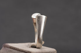 wunderschöner 60ties Ring mit Onyxplatte, 835 Silber satiniert und neu mit 999 Feinsilber plattiert, Ringgröße 54, einzelstück, Unikat, mishmish, vintage ring
