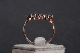 Ring Roségold, mishmish Unikatschmuck, Vintage Ring, Rotgold, Vintage Schmuck, nachhaltiger Schmuck, sustainable jewelry, Schmuck aus Deutschland, Schmuck München, Ring Granat, antiker Ring, Granatschmuck modern