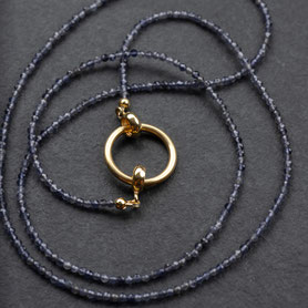 lange Kette Iolith, 2mm facettiert, großer Ring für Anhänger, 80cm lang, 925 Silber mit 18k Gelbgold plattiert