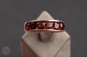   Vintage Ring mit Granat, Bandring massiv, 925 Silber  mit 18k Roségold plattiert (20 Milliém)  Ringgröße 61, Refurbished, mishmish Schmuck München, Granatschmuck