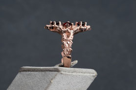 antiker Ring mit Granat und Saatperle, mishmish Unikatschmuck, Vintage Ring, Rotgold, Vintage Schmuck, nachhaltiger Schmuck, sustainable jewelry, Schmuck aus Deutschland