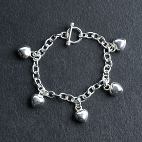 Vintage Armband mit fünf Herzanhängern, Sterling, komplett aufbereitet, Silberschmuck, individueller Schmuck, Einzelstück, mishmish Unikatschmuck