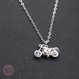 lange Ankerkette Motorrad Silber, Anhänger Motorrad plastisch, Kette mit Motorrad massiv Silber, nachhaltiger Schmuck, Vintage Schmuck, Silber Pulloverkette, individueller Schmuck Silber, Unikatschmuck, Schmuck lokal München, Kette Silber, mishmish  