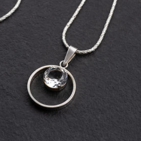 grosser Anhänger Bergkristall 60er, Anhänger Bergkristall minimalistisch, Modernist Anhänger Bergkristall, Vintage Kette Bergkristall, nachhaltiger Schmuck, Vintage Schmuck, individueller Schmuck Silber, Unikatschmuck, Schmuck lokal München, mishmish 