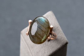 Ring mit Labradorit Cabochon oval, Silber mit 18k Roségold plattiert, Ringgröße 50, mishmish Unikatschmuck, Vintage, Rotgold, Vintage Schmuck, nachhaltiger Schmuck, sustainable jewelry, Schmuck aus Deutschland, mishmish Unikatschmuck, refurbished