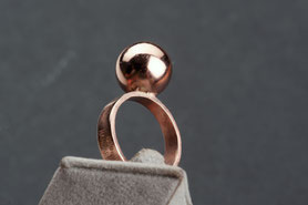 Schmuck München,  Ring mit Kugel, Ring massiv Kugel, Ring Goldkugel, Kugelring, Ring Roségold, mishmish Unikatschmuck, Vintage Ring, Rotgold, Vintage Schmuck, nachhaltiger Schmuck, sustainable jewelry, Schmuck aus Deutschland