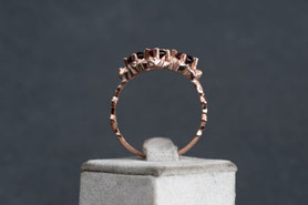 antiker Ring mit Granat und Saatperle, mishmish Unikatschmuck, Vintage Ring, Rotgold, Vintage Schmuck, nachhaltiger Schmuck, sustainable jewelry, Schmuck aus Deutschland