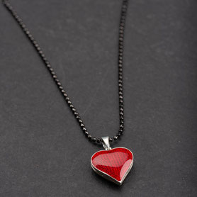 Kugelkette geschwärzt, Anhänger Herz rot, Guilloche Emaille, Gothik Schmuck, 60er Jahre, Vintage Kette Bergkristall, nachhaltiger Schmuck, Vintage Schmuck, individueller Schmuck Silber, Unikatschmuck, Schmuck lokal München, mishmish 