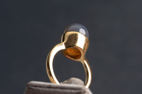 Vintage Ring Mondstein, Kugel grau, Gelbgold, silber, fairer Schmuck, nachhaltig, Schmuck aus München