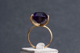 60er Jahre Vintage Ring Amethyst, facettiert, violett, lila, Solitaire Ring, Silber mit Gelbgold plattiert, Stein oval, mishmish