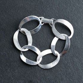 70´s Gliederarmband, 835 Silber, neu plattiert mit 999 Feinsilber, Silberschmiedearbeit, individueller Schmuck, Unikate, Einzelstück, Schmuck aus München, fairer Schmuck, nachhaltiger Schmuck, mishmish Unikatschmuck