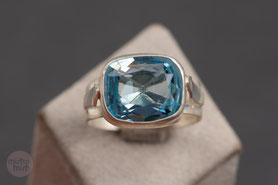  30er Jahre Ring mit blauem Schmuckstein, sehr schön verarbeiteter silberring mit einem blauen, facettierten Aquamarin, 835 Silber neu mit 999 Feinsilber plattiert (20 Milliém), Ringgröße 52, Vintage Unikat, Einzelstück, mishmish