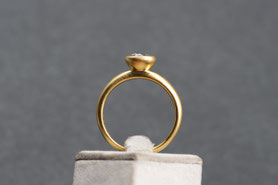 Vintage Ring Solitär, Zirkonia, Gelbgold, Verlobungsring, Valentinstag Geschenk, silber, Vintage Schmuck, fairer Schmuck, nachhaltiger Schmuck, Unikatschmuck, Schmuck aus Deutschland, mishmish Schmuck, Geschenk Frau, aus alt mach neu Schmuck, shop local