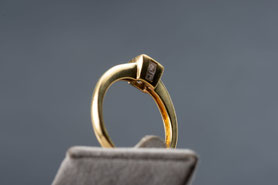 Vintage Ring Solitär, Zirkonia, Gelbgold, Verlobungsring, Valentinstag Geschenk, silber, Vintage Schmuck, fairer Schmuck, nachhaltiger Schmuck, Unikatschmuck, Schmuck aus Deutschland, mishmish Schmuck, Geschenk Frau, aus alt mach neu Schmuck, shop local