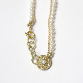 zeeuwse knoop armband met parels en goud, gouden armband, parelarmband, zeeuwse sieraden, handgemaakte sieraden