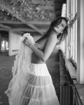 Portrait Foto Workshop in Frankfurt, Model in natürlichem Licht während eines Portrait-Foto-Workshops