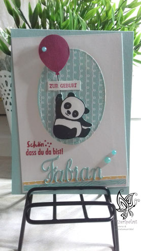 Glückwunschkarte zur Geburt. Mit Name, Pandabär und Luftballon