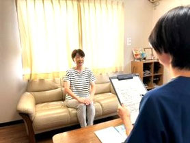 丁寧なカウンセリングと説明をしている写真です