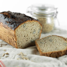 Kasten-Roggenbrot aus dem Dampfgarer.