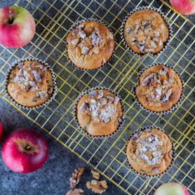 Apfel-Muffins mit Baumnuss-Crumble aus dem Dampfgarer.