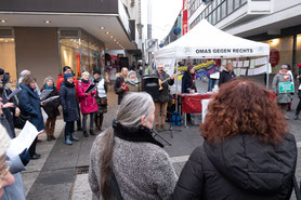 Aktion vor der Wahl 25 Omas Gegen Rechts Bochum