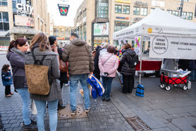 Foto: Ute Jäger, Infostand der OMAS GEGEN RECHTS Bochum & West; Unterschriftensammlung für die Petition an den NRW-Landtag zum AFD-Verbotsverfahren