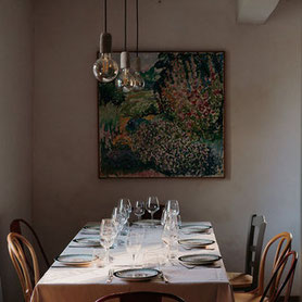Le moment d'un dîner authentique à la table d'hôtes gourmande, locavore, produits locaux, frais et de saison cuisinés sur place, bio chaque fois que possible. Chambres d'hôtes de charme avec piscine, location de vacances écotourisme, Gers, Occitanie.