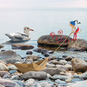 illustration,Timeliot tire son bateau en papier et regarde une mouette dans la mer