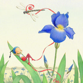 Tiemliot, le petit elfe, dort sur une feuille d'iris et joue avec une libellule