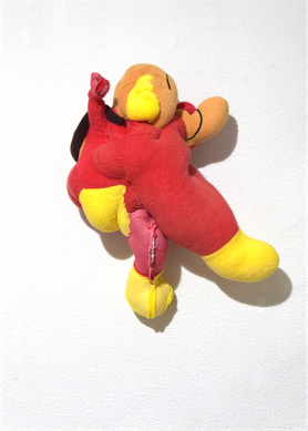 《Shape of mem No.32（斜めでところどころ裏返し）》2020　Drew a line with a thread on the stuffed toy　410mm×245mm×115mm