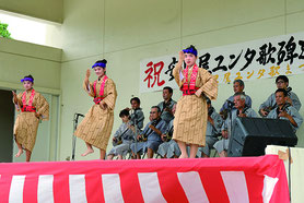 安里屋ユンタ歌まつりが開かれた=2日午後、白保公民館