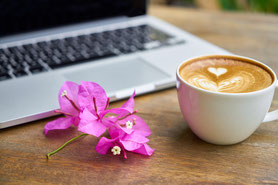 Laptop, Blume, Cappuccino