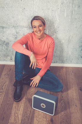 Fachberaterin Maike Brameier ist überzeugt von dem optimalen Einbruchschutz durch das flexible FrühwarnSystem FRED! Foto: PicturePeople