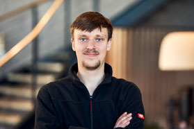 Kfz-Mechatroniker Jonas Hoppenstedt im Autohaus Fischer, Celle.