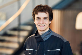 Auszubildender zum Kfz-Mechatroniker Byarne Schwab im Autohaus Fischer, Celle.