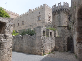 Rhodos-stad-eiland-Kruisvaarders-kasteel-stadsmuren-Lindos