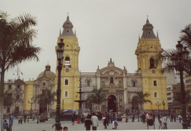 Lima-kathedraal-geel-plein-Peru