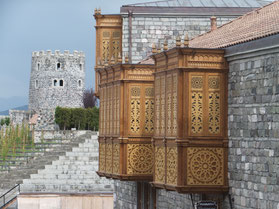 Akhalsikhe-kasteel-Georgië-houten-balkons