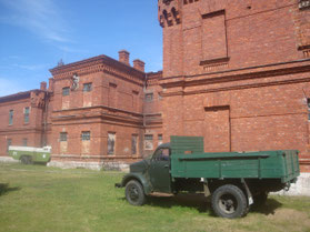 Liepaja-Karosta-gevangenis-leger-truck-Letland